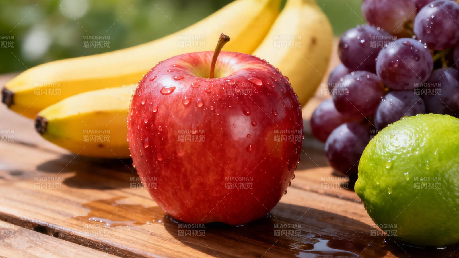 新鲜水果拼盘 苹果葡萄香蕉青柠图片