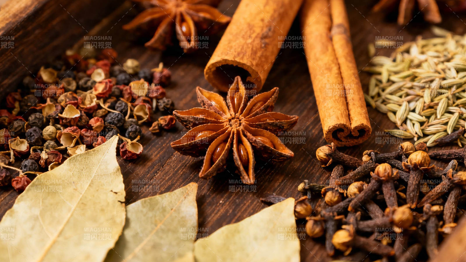 香料荟萃 八角桂皮丁香等图片