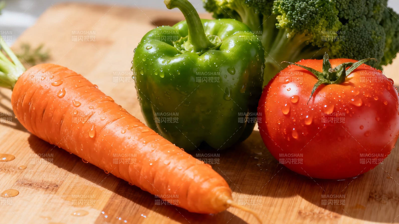 新鲜蔬菜特写 胡萝卜青椒番茄图片