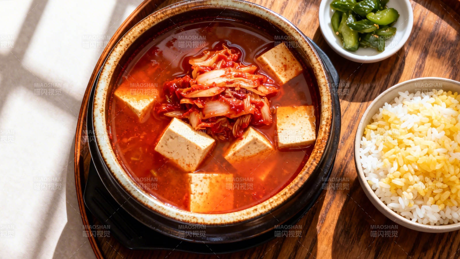 韩式泡菜豆腐汤配米饭图片