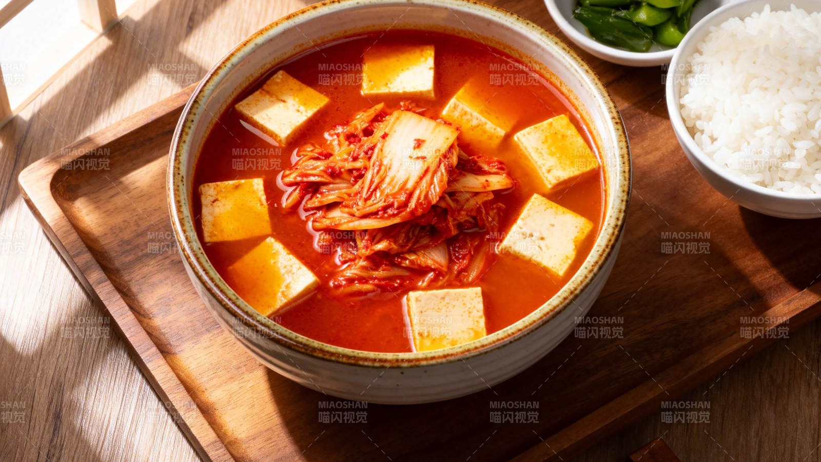 泡菜豆腐汤配白饭图片