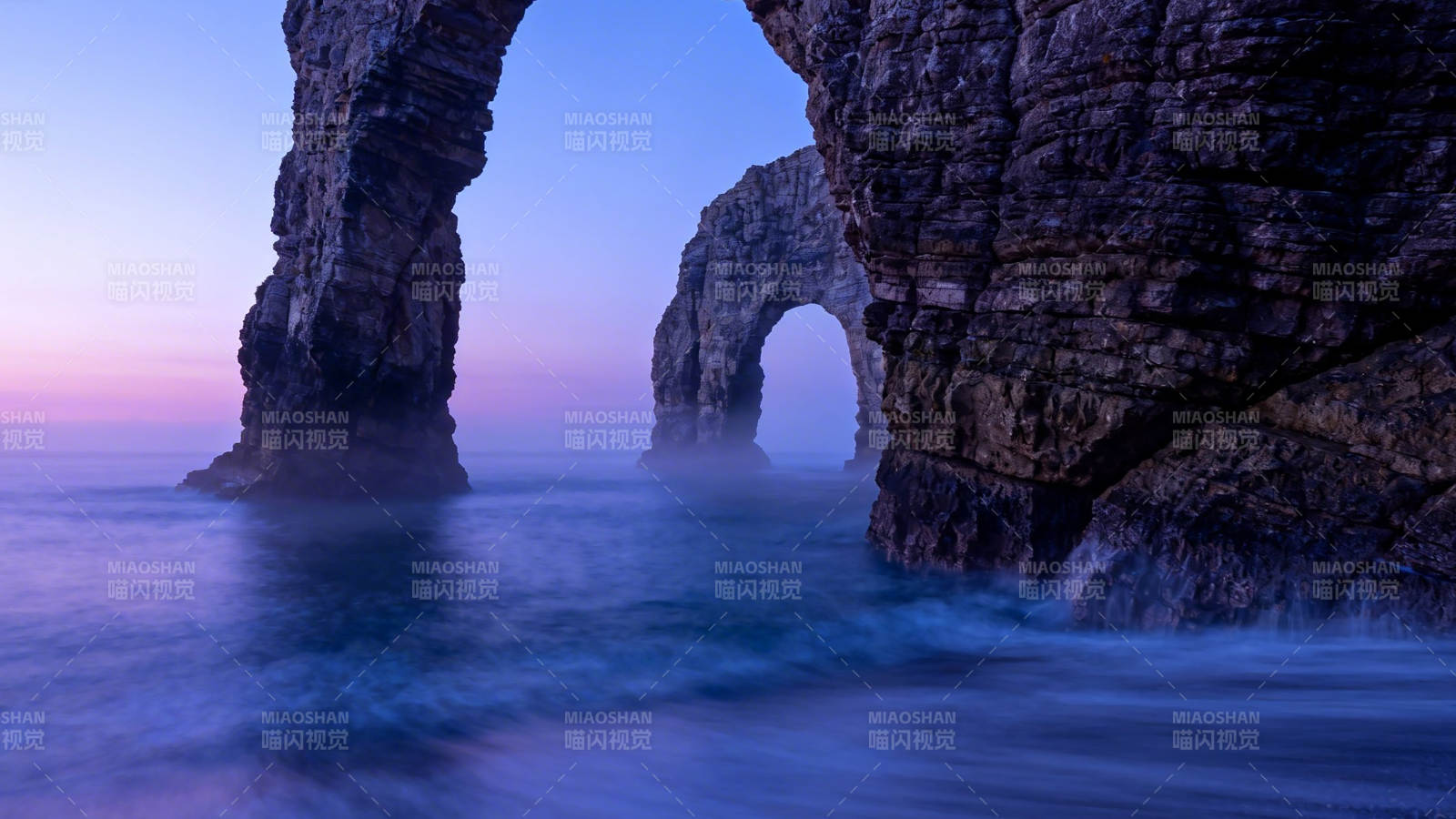 海蚀拱门 暮色如梦图片