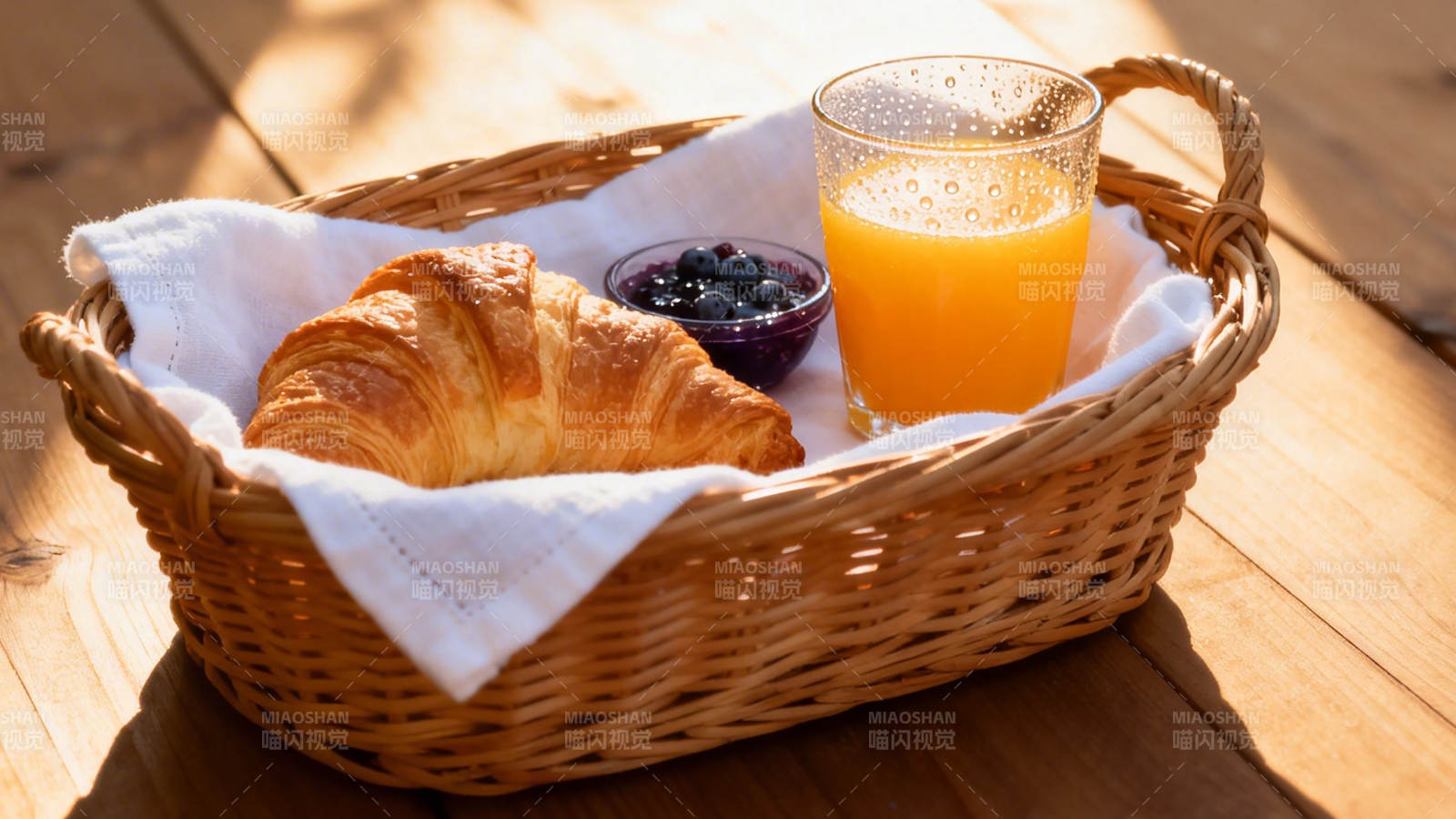 晨光早餐篮 羊角包配橙汁图片