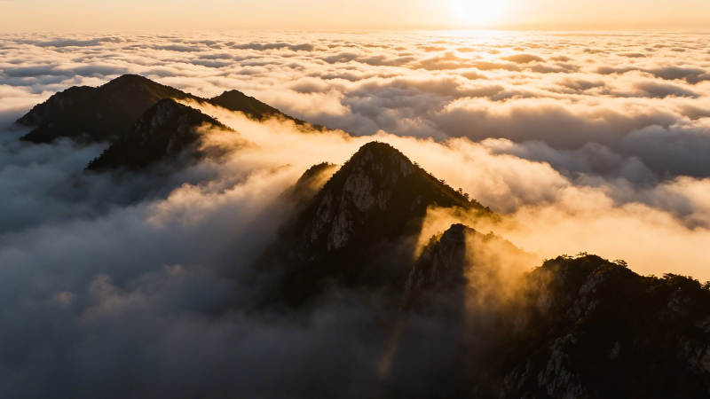 云海日出 山峦隐现图片