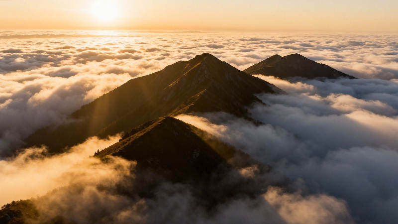 云海日出 山峦隐现图片