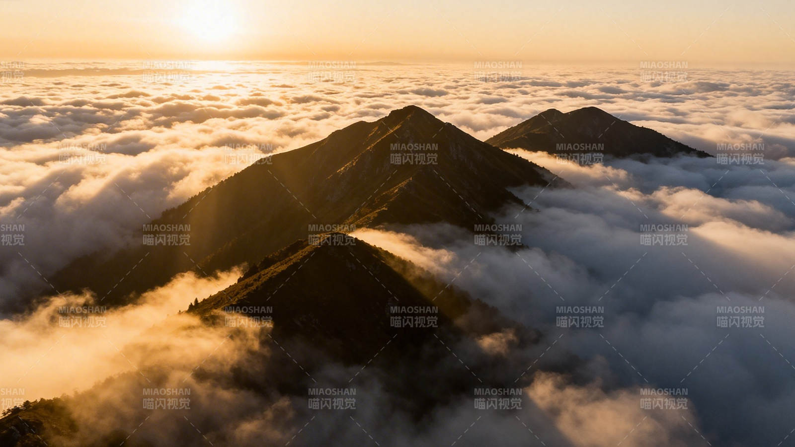 云海日出 山峦隐现图片