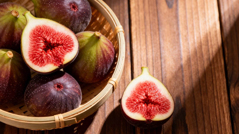 无花果鲜切 红润诱人图片