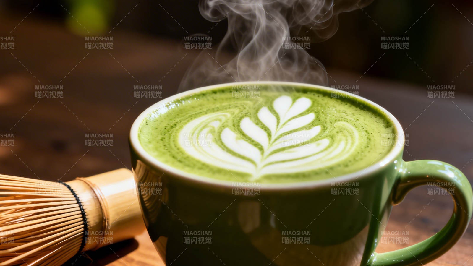 热抹茶拿铁 叶形拉花香浓图片