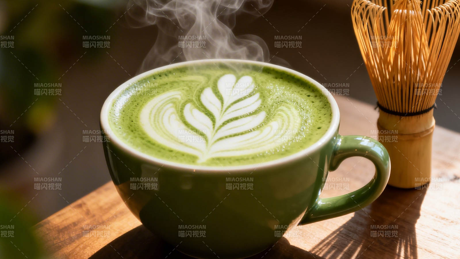 热抹茶拿铁 叶形拉花香图片