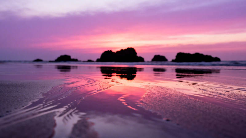 紫霞映海 礁石剪影如梦图片