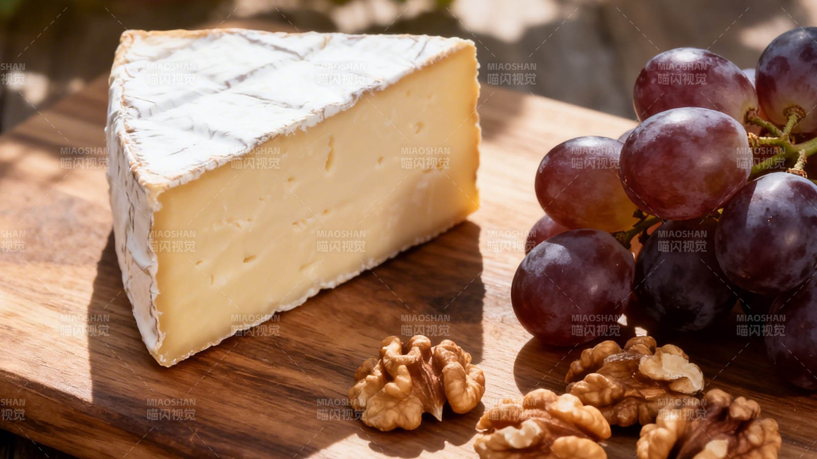 奶酪葡萄核桃拼盘图片