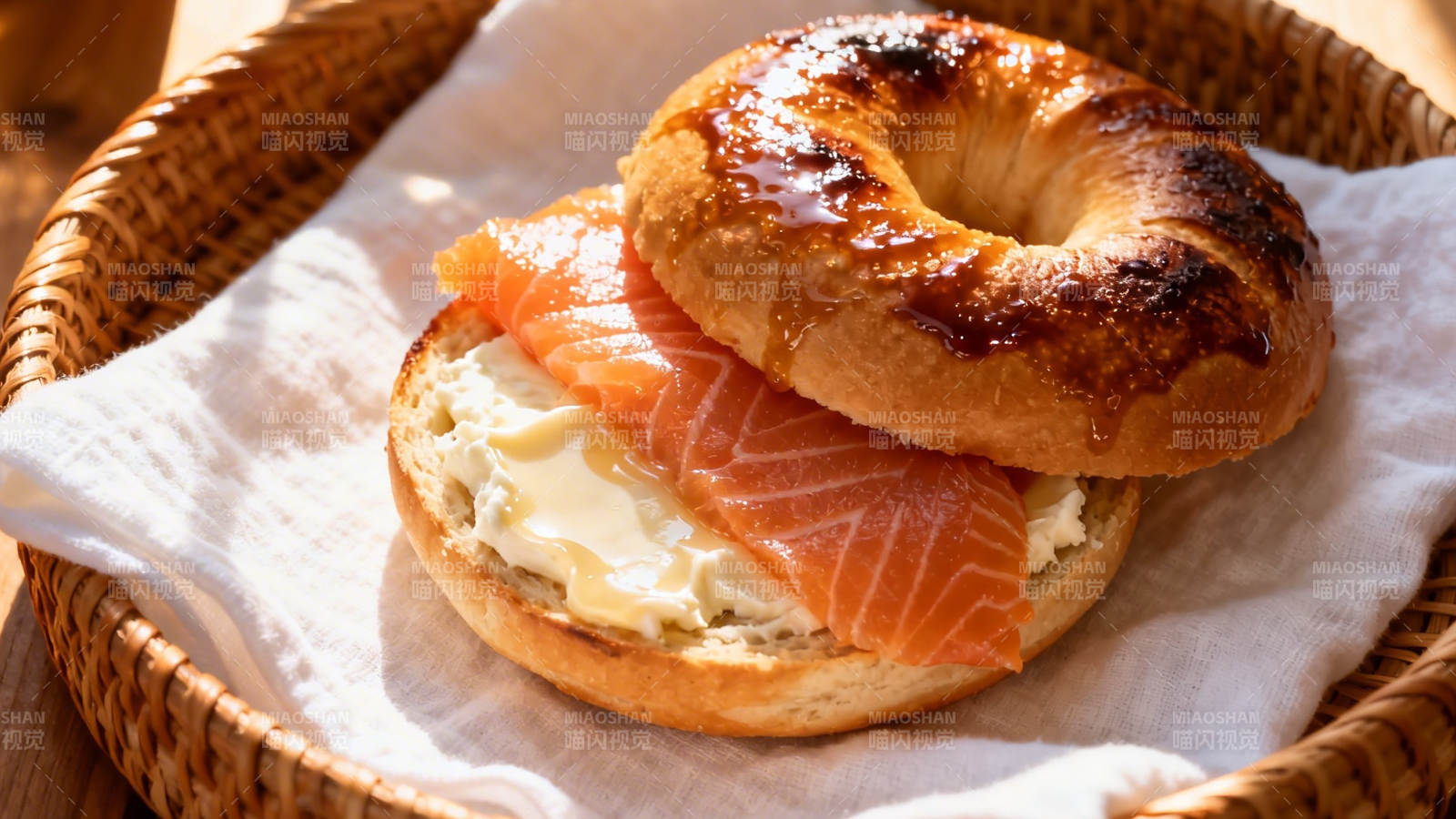 烟熏三文鱼贝果早餐图片