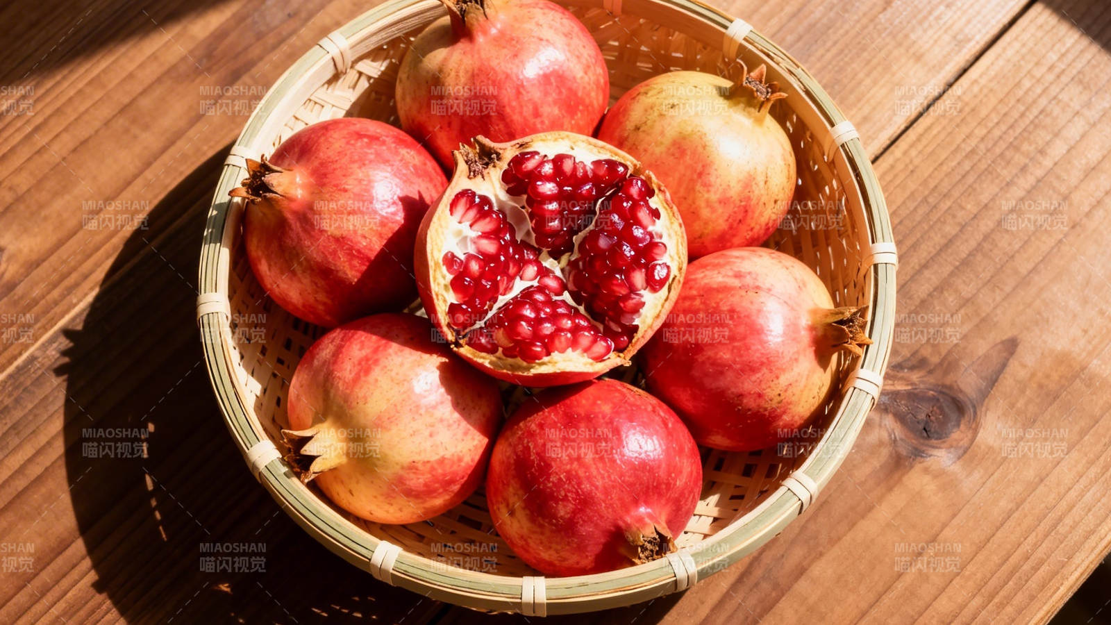 竹篮盛石榴 一果绽红珠图片
