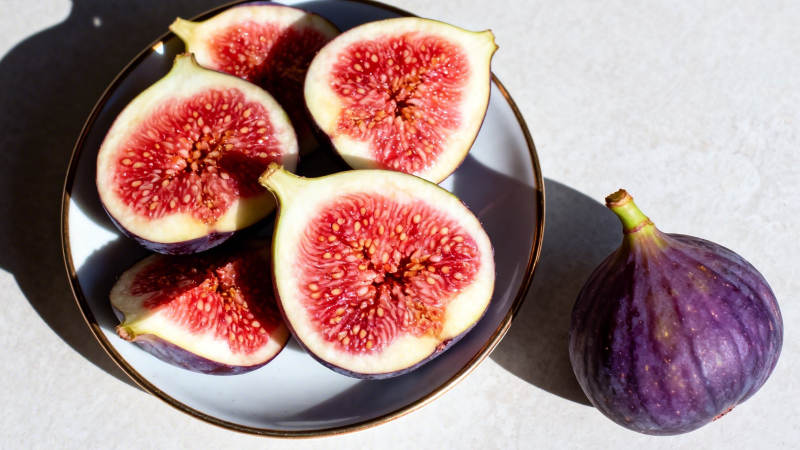 无花果切开 紫红诱人图片