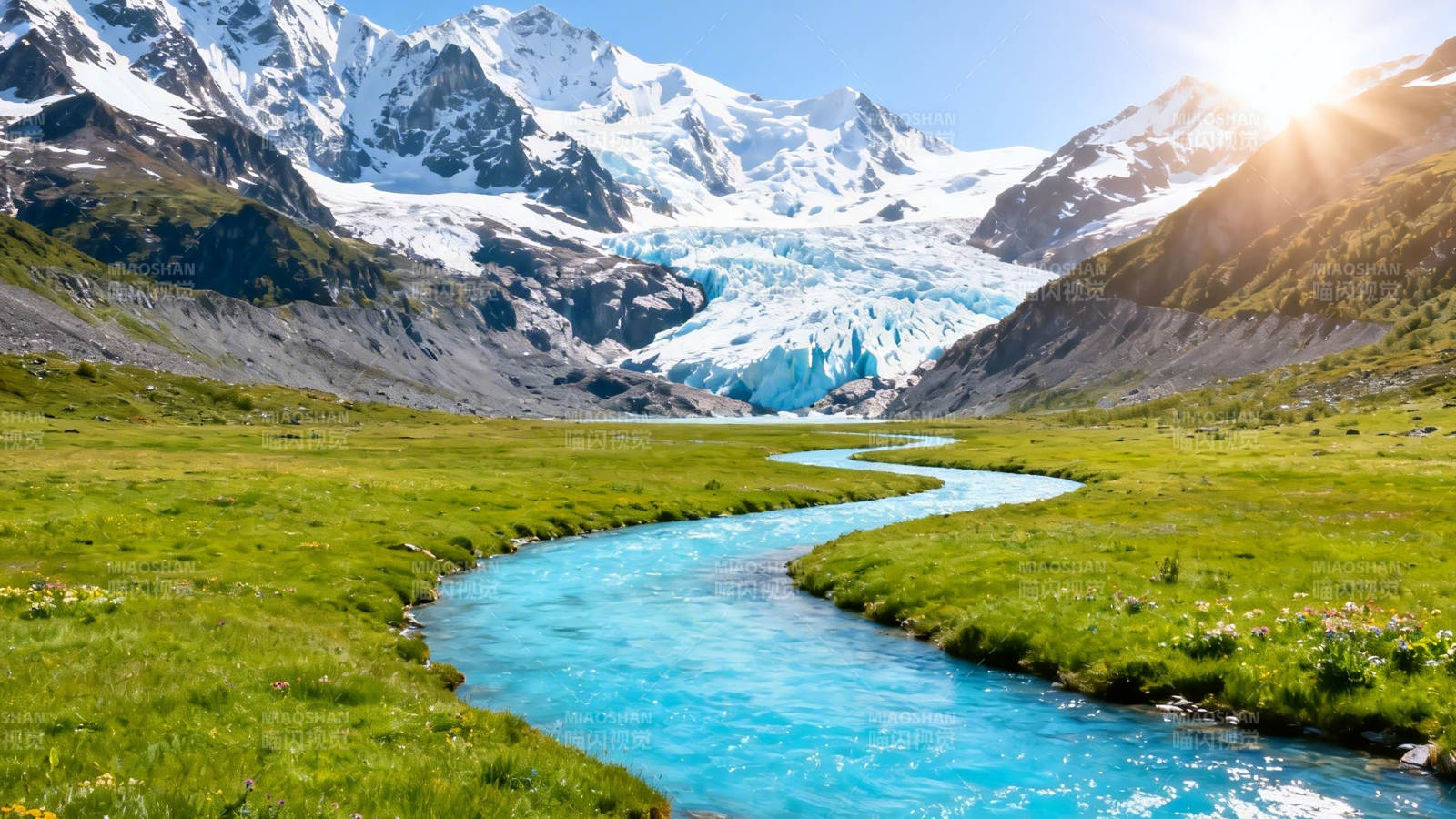 雪山融水 碧溪穿绿野图片