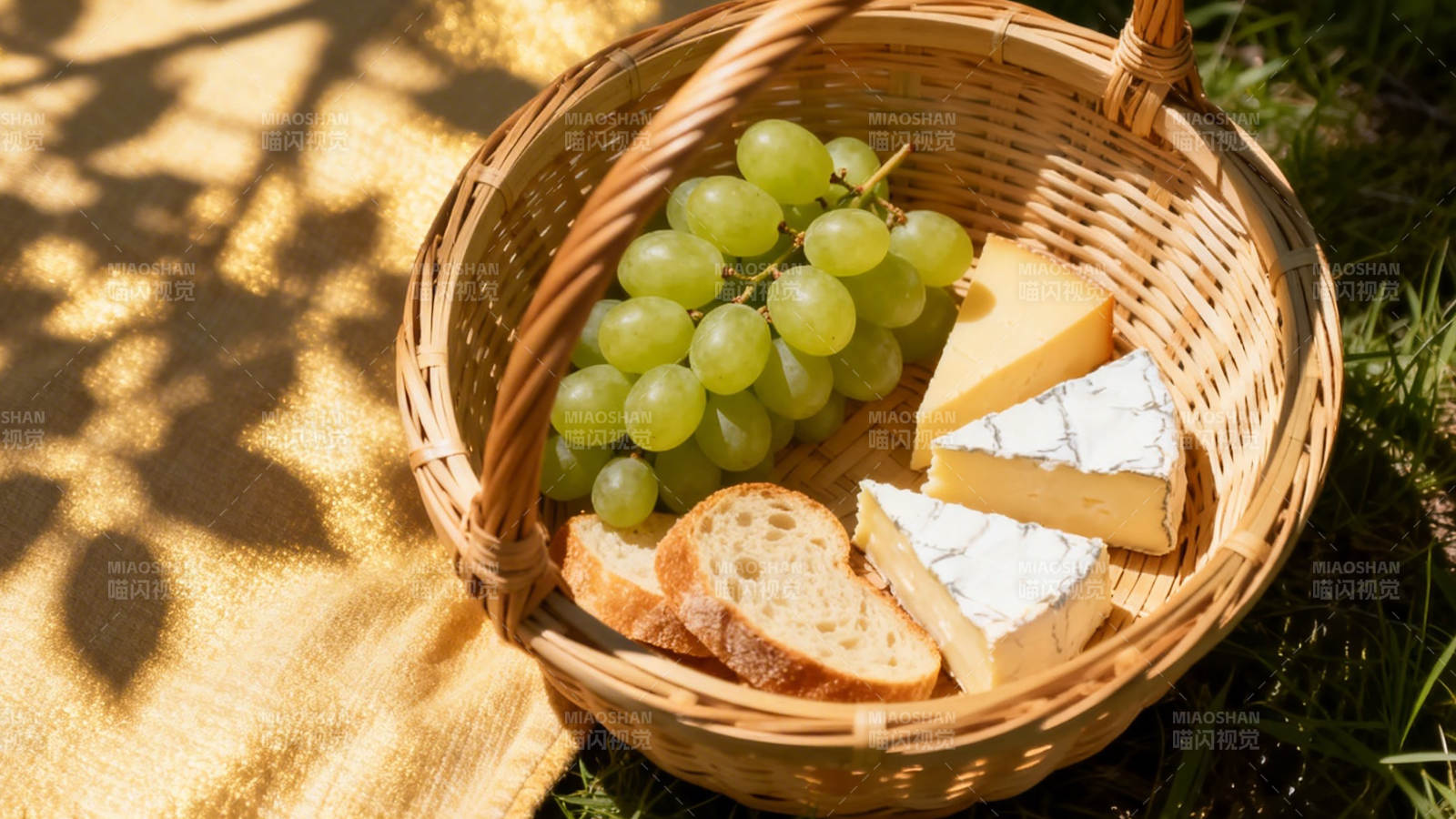 野餐篮 葡萄奶酪面包图片