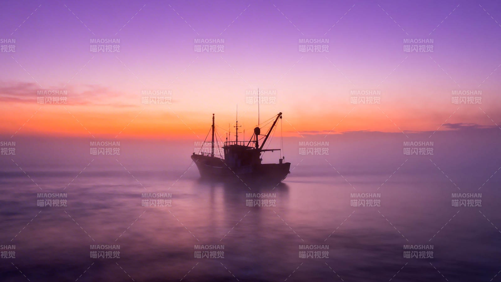 雾海孤舟 紫霞映寂寥图片