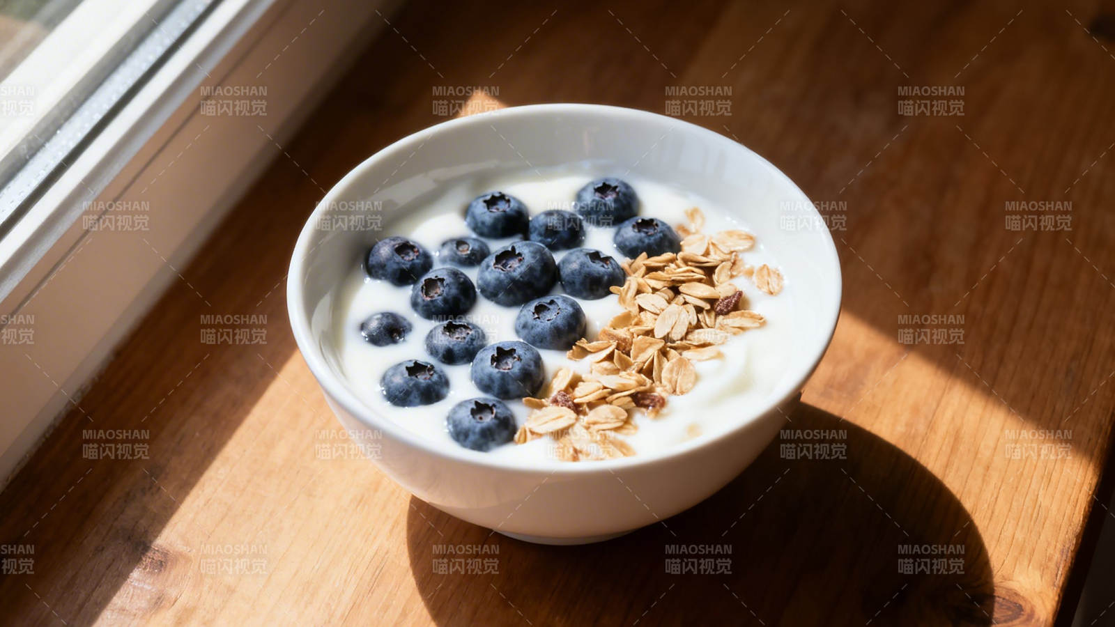 阳光蓝莓燕麦酸奶碗图片