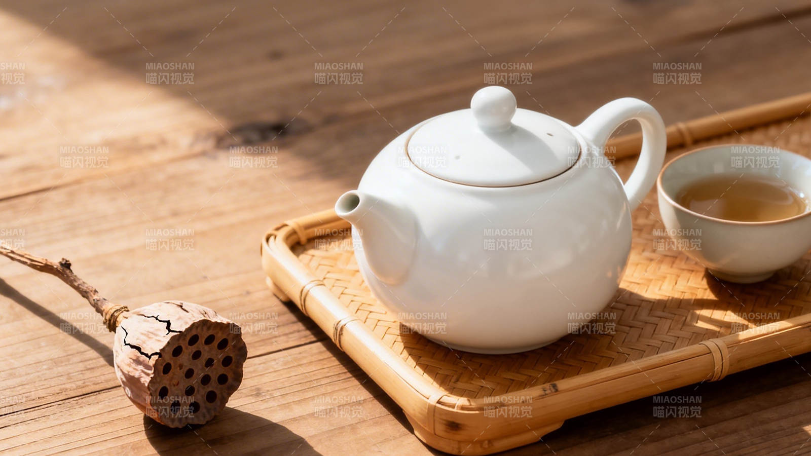 茶韵悠然 莲蓬伴香图片