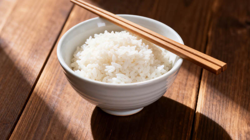 白米饭配木筷 简约温馨餐景图片