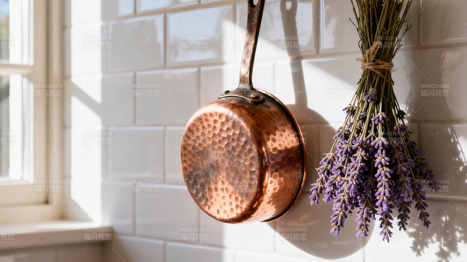 铜锅薰衣草 阳光厨房静美图片