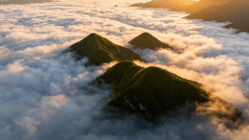 云海之上 青山如岛图片
