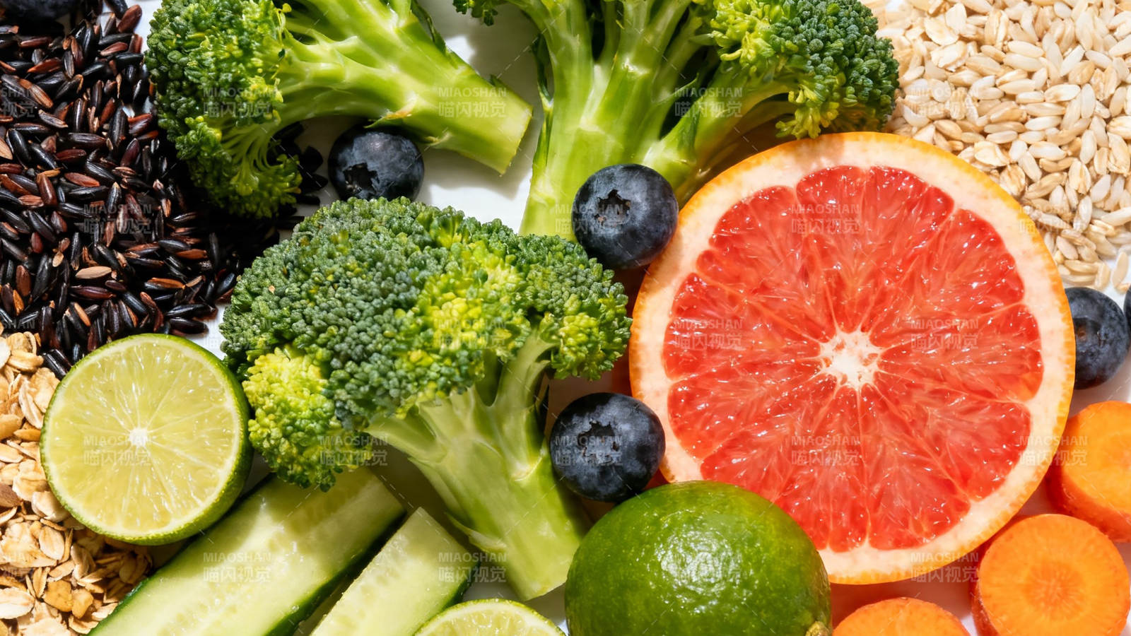健康蔬果谷物拼盘图片