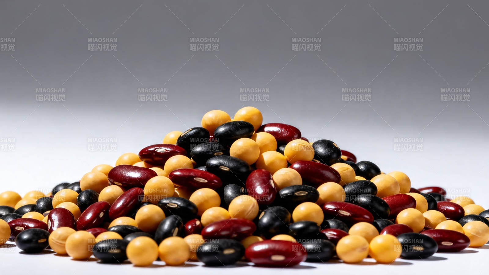 五彩豆堆 营养美味图片