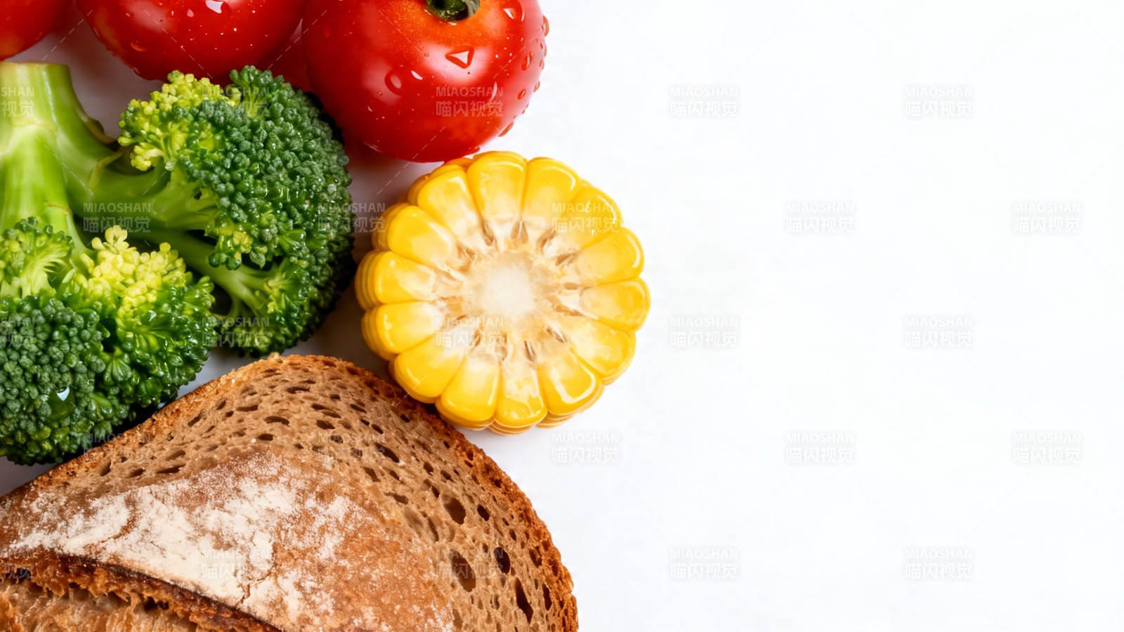 新鲜蔬果与全麦面包搭配图片