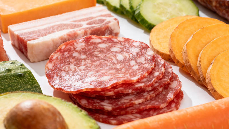 冷盘拼盘 香肠火腿配蔬果图片