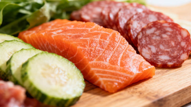 三文鱼香肠黄瓜拼盘图片