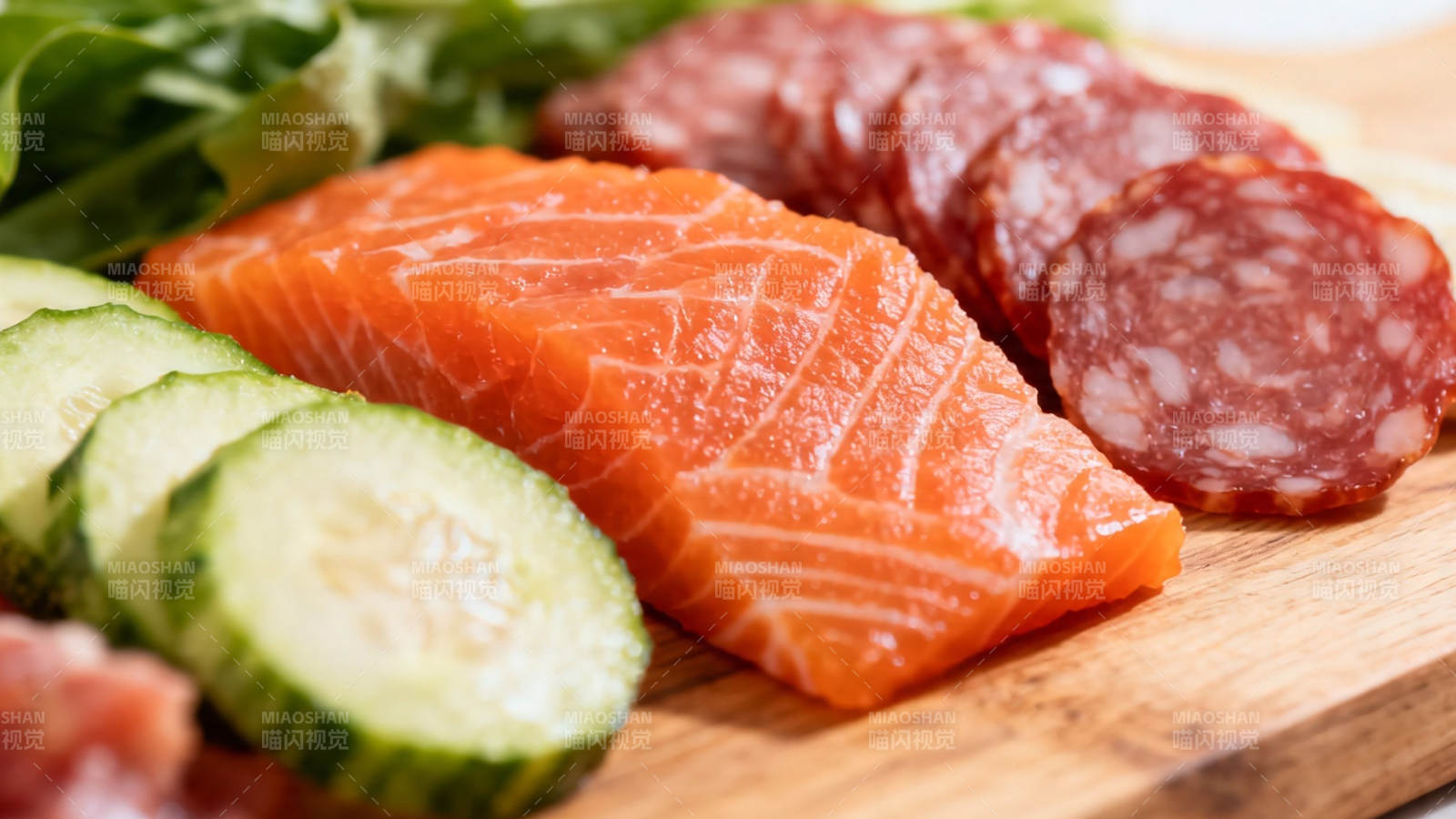 三文鱼香肠黄瓜拼盘图片