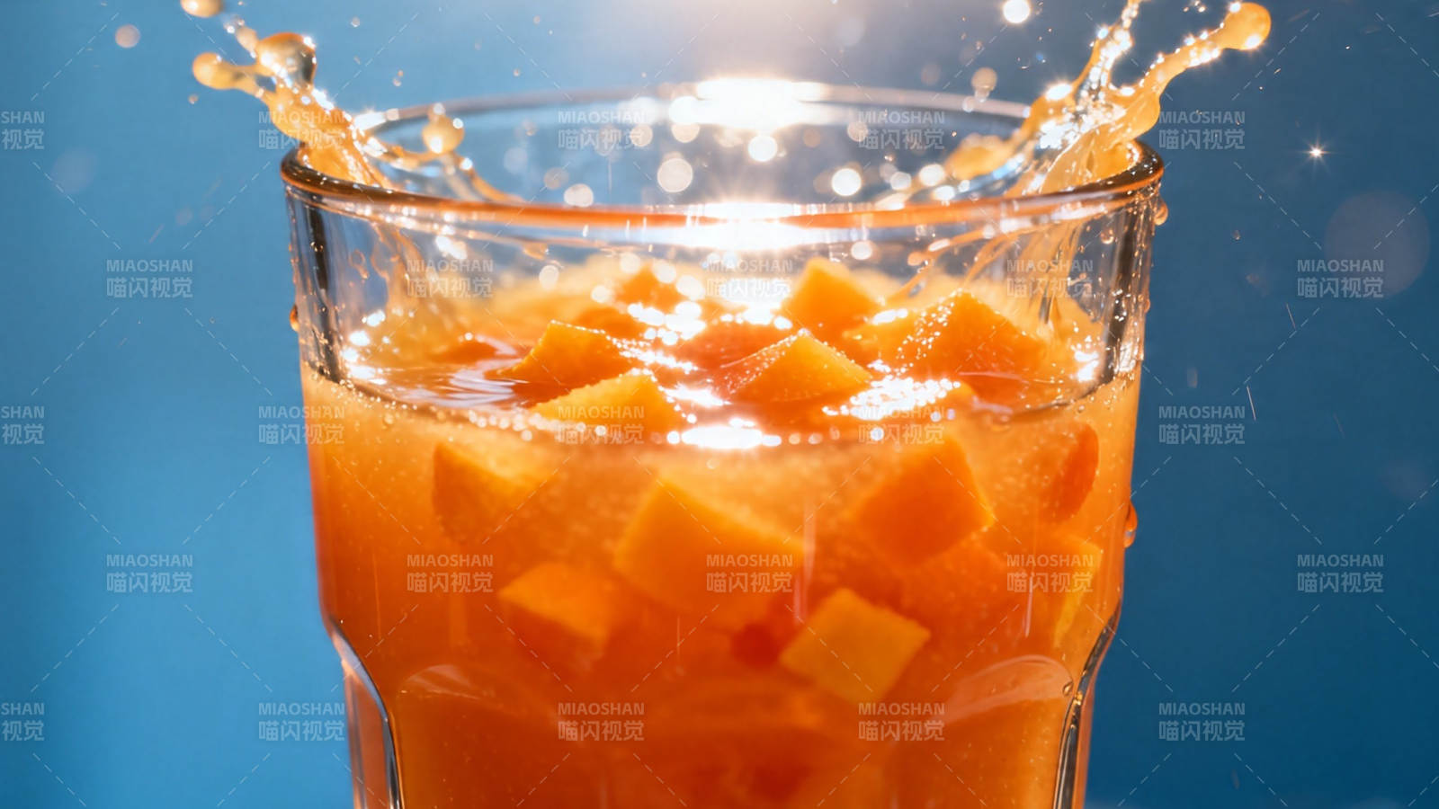 芒果冰饮 清爽溅起瞬间图片