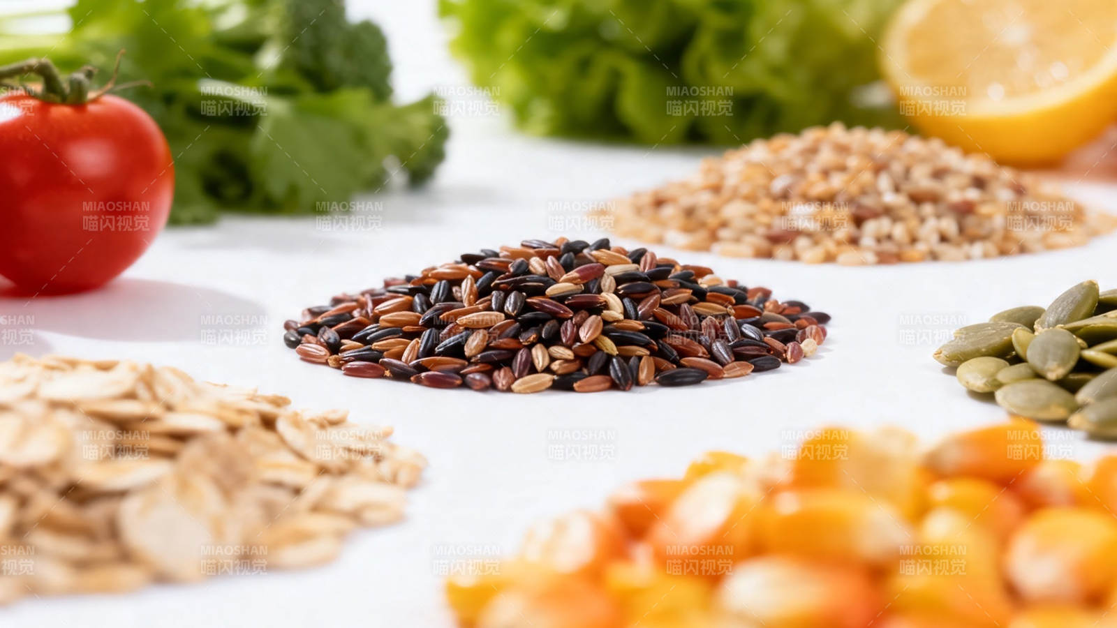 五谷杂粮与新鲜蔬果搭配图片
