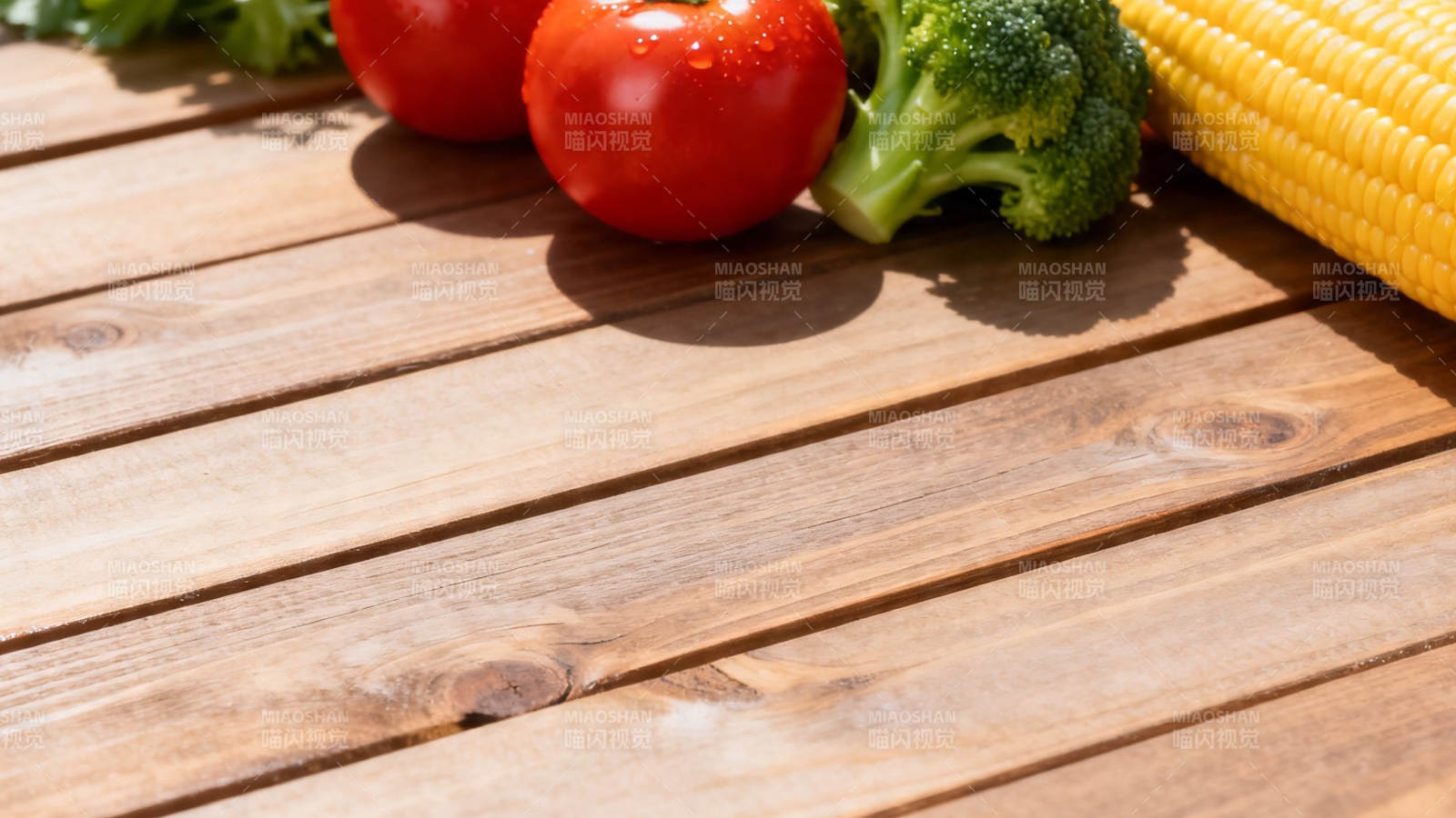 新鲜蔬果木桌摆拍图片