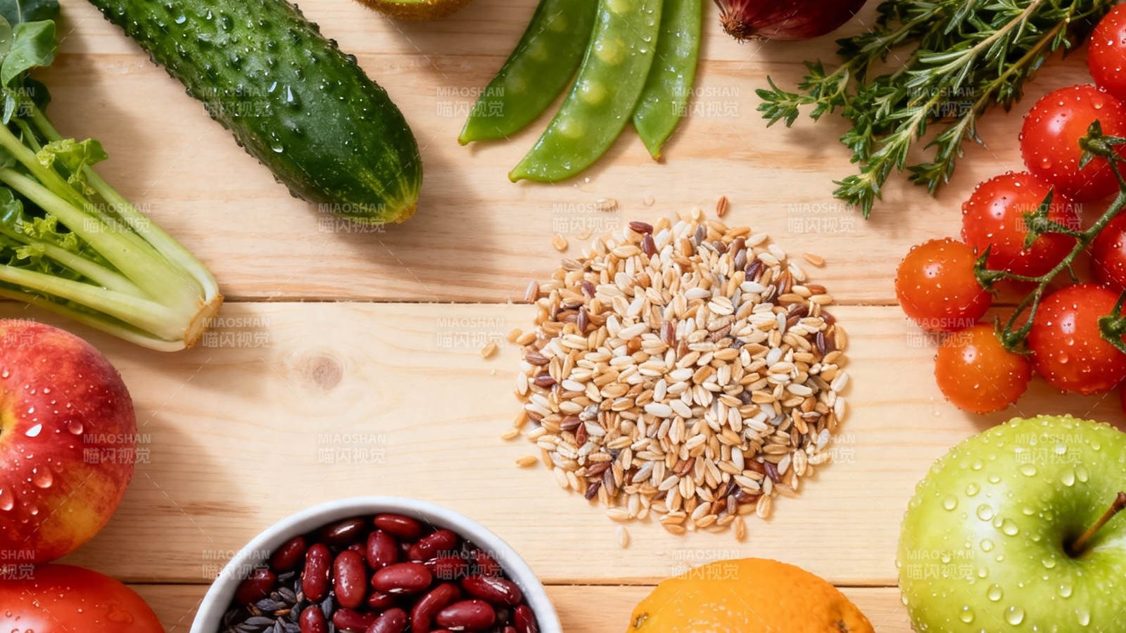 新鲜蔬果谷物健康餐图片