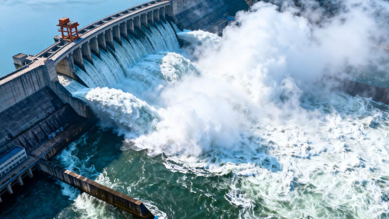 大坝泄洪 水势磅礴壮观图片