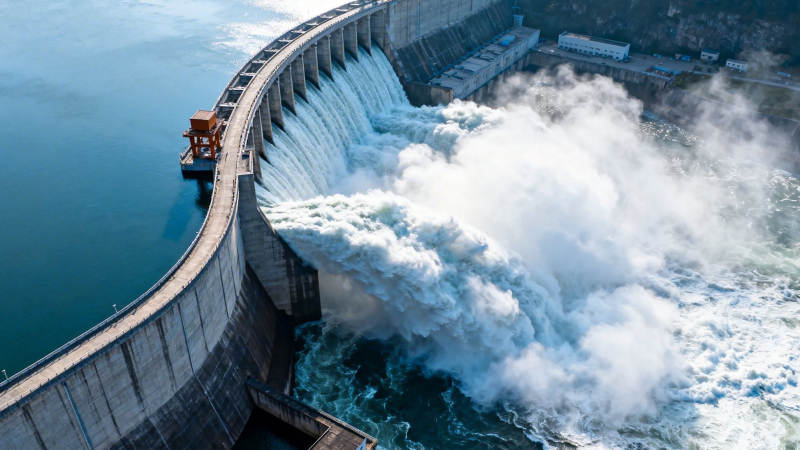 大坝泄洪 水势磅礴壮观图片