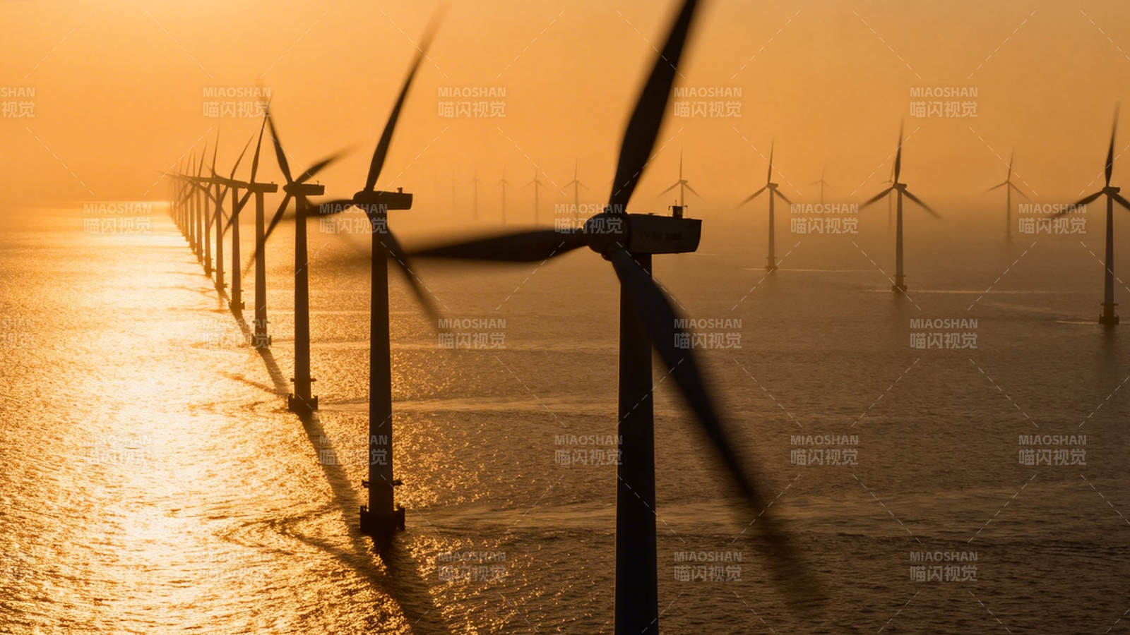 海上风电场日落美景图片