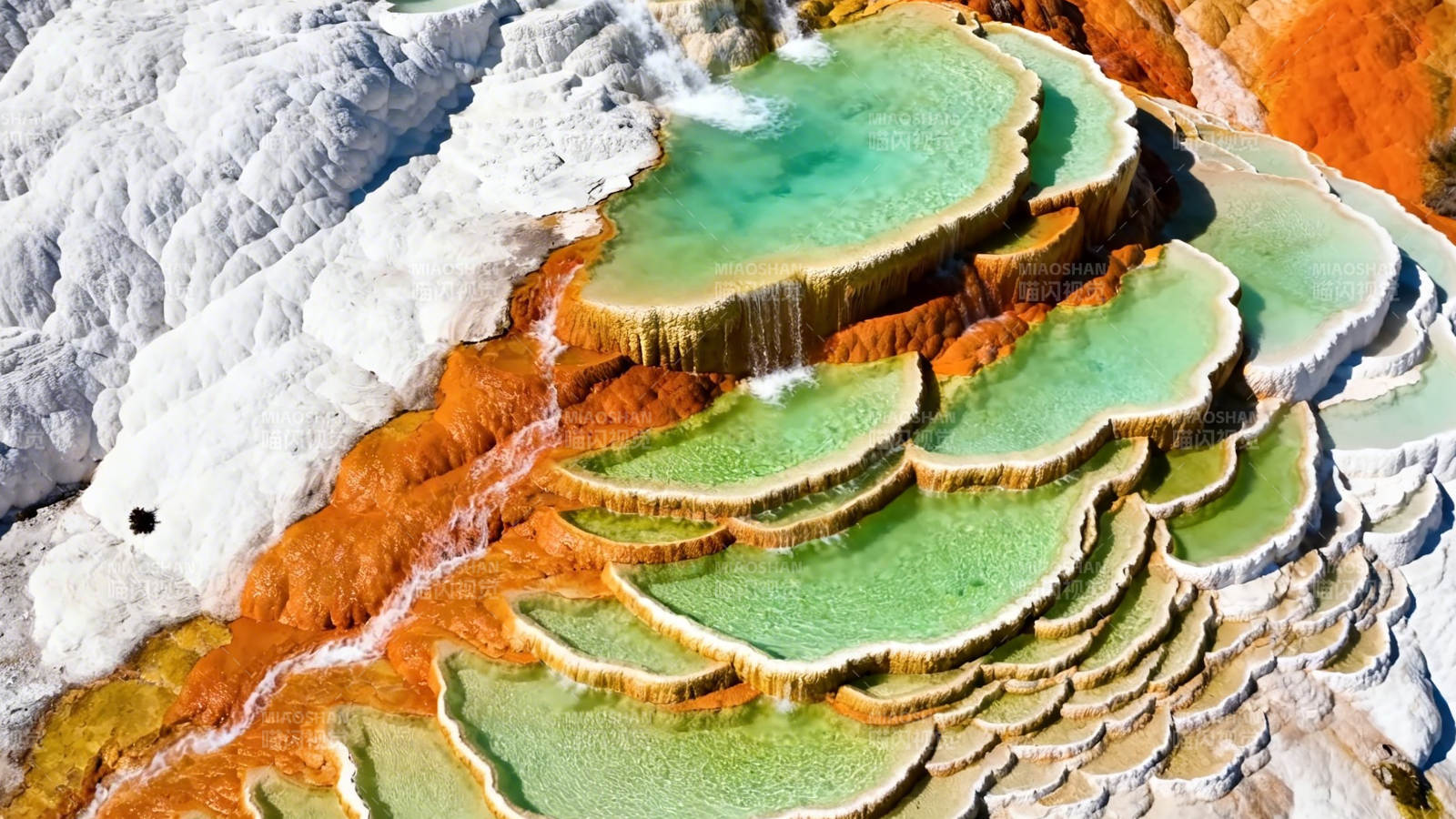 彩池梯田 自然奇观图片