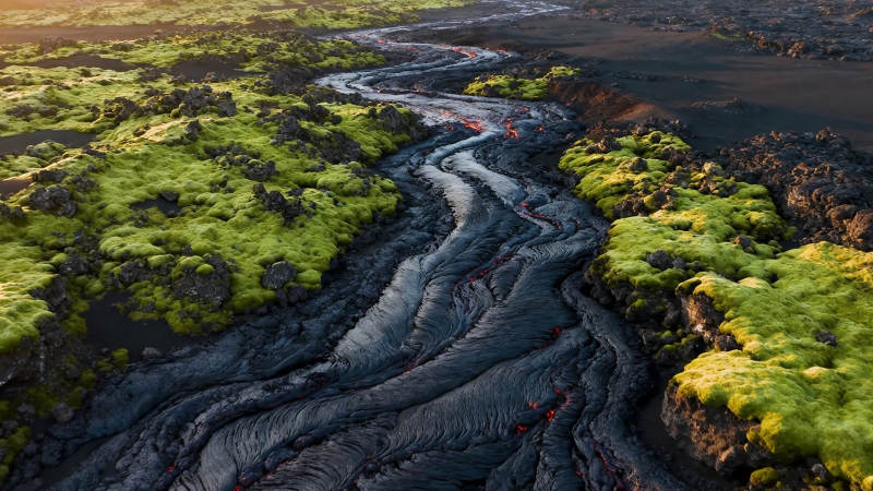 熔岩穿绿野 火与生之歌图片