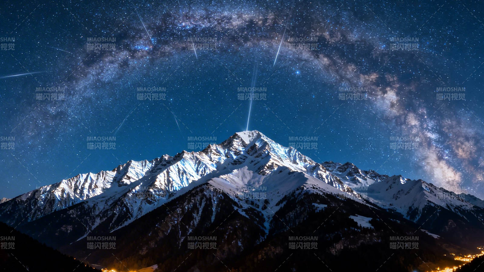 雪山银河夜 流星划天际图片