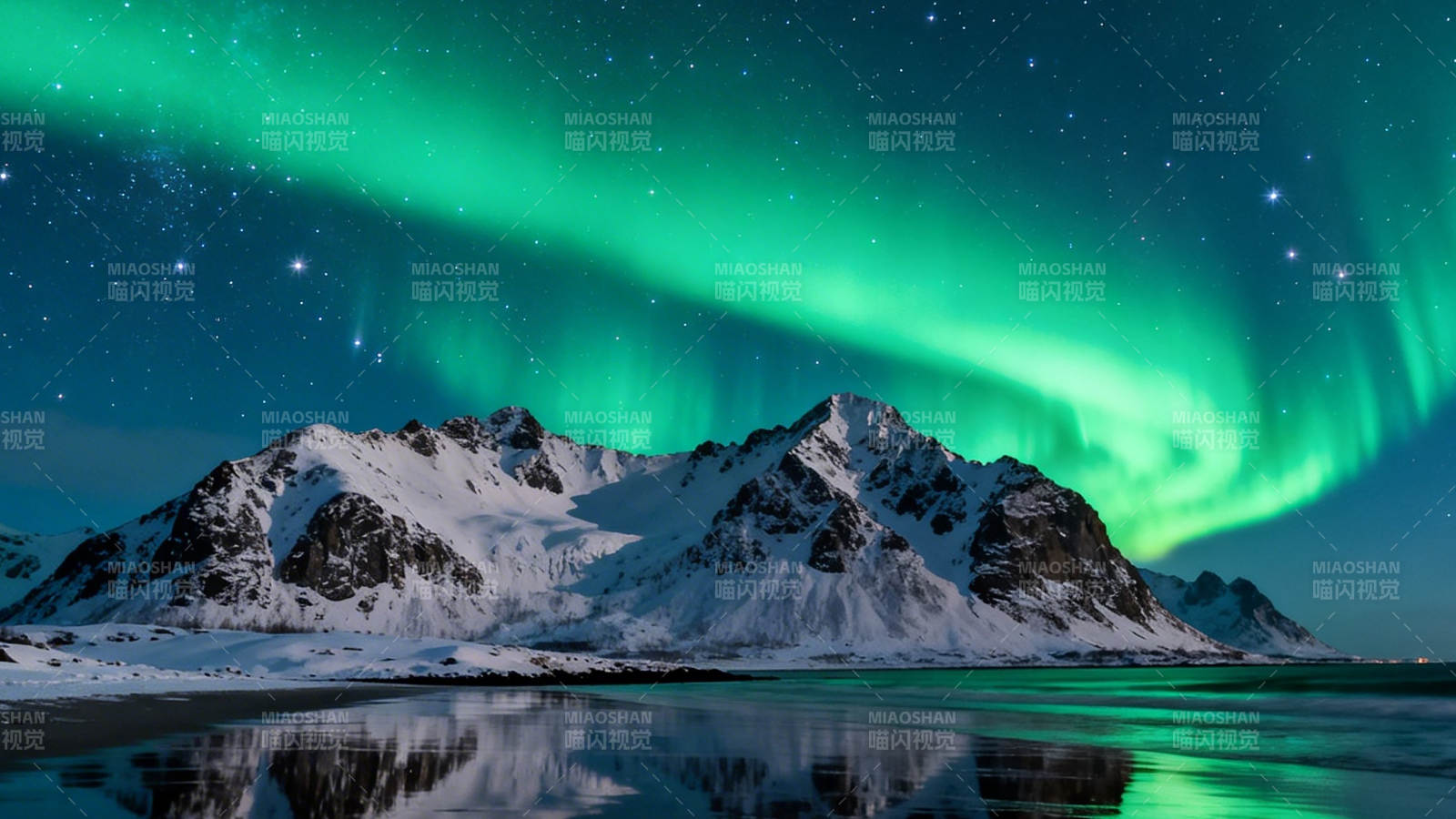 极光映雪山 夜空舞绿光图片