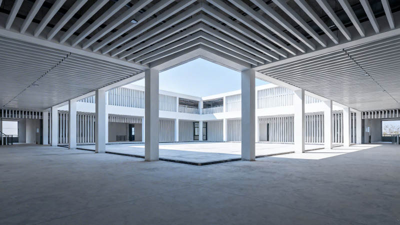 现代建筑庭院 光影交错空间图片