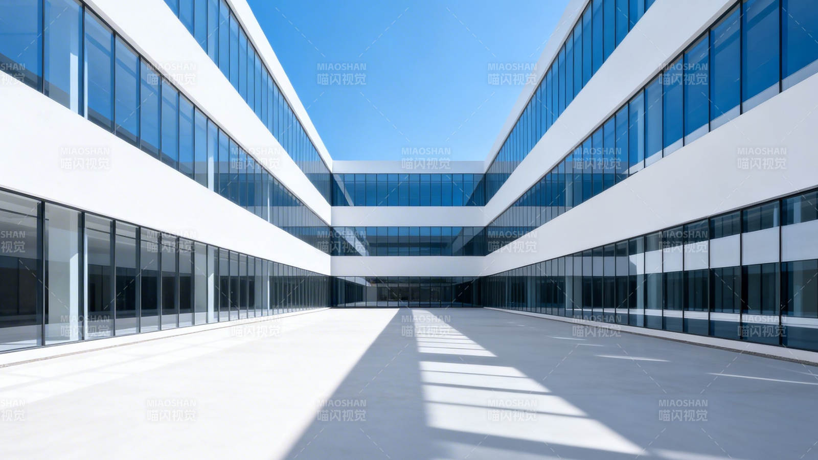 现代建筑庭院 光影交错图片