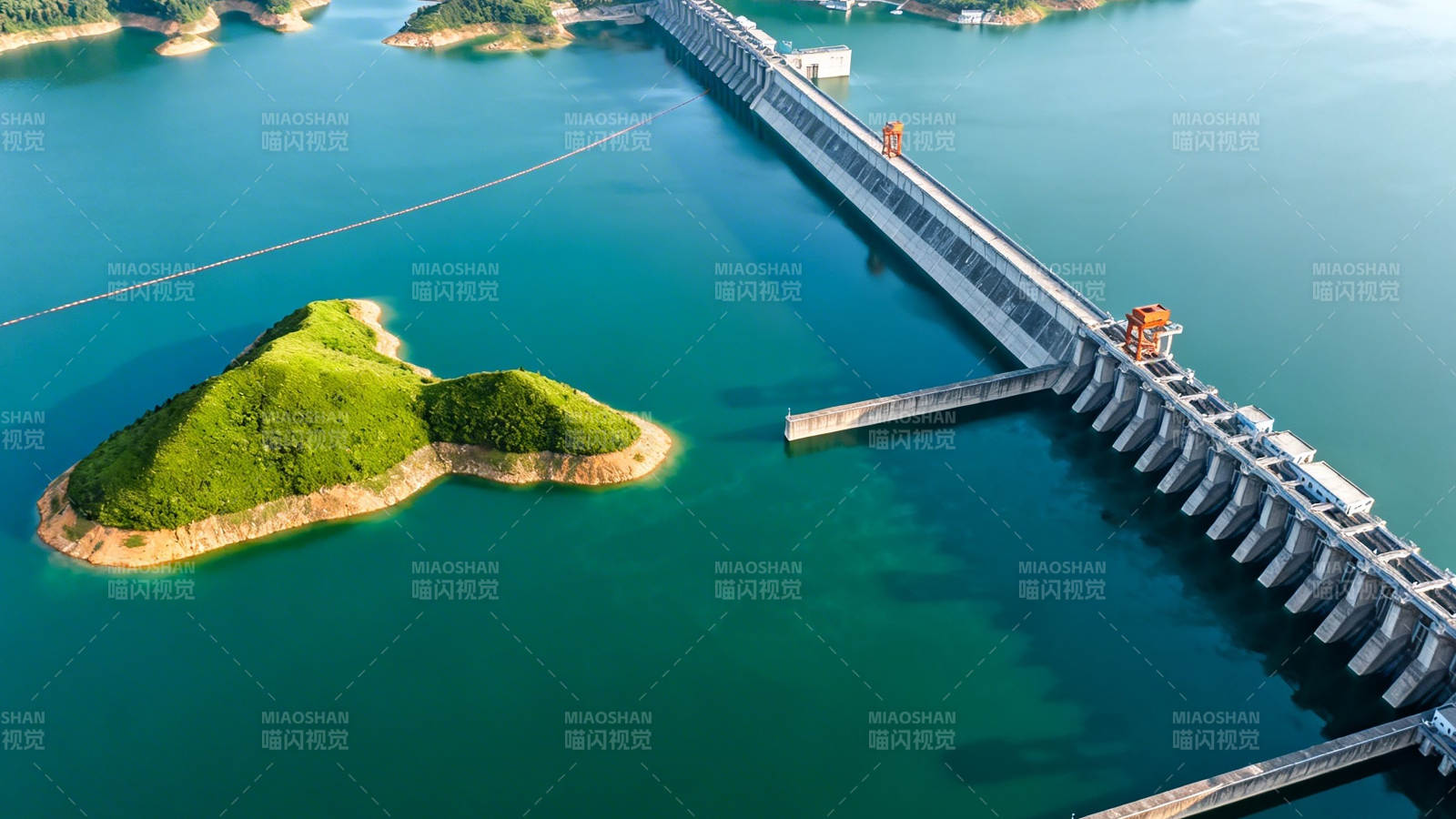 碧水大坝 绿岛如翡翠镶嵌图片