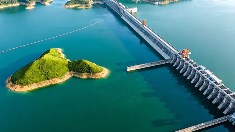 碧水大坝 绿岛如翡翠镶嵌图片