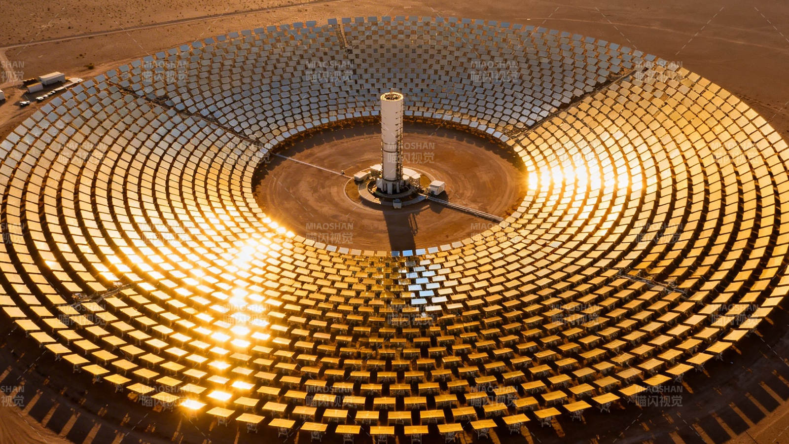 太阳能塔式发电站全景图片