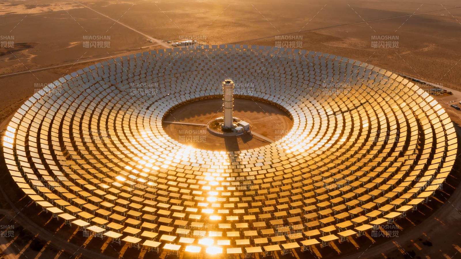 沙漠中的太阳能塔式电站图片