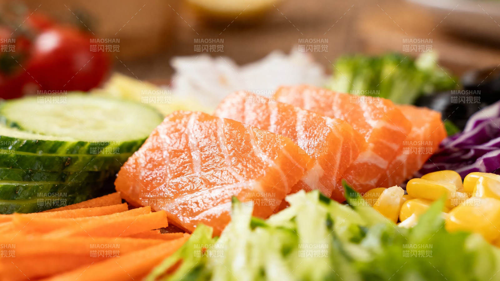 三文鱼沙拉 鲜蔬搭配图片